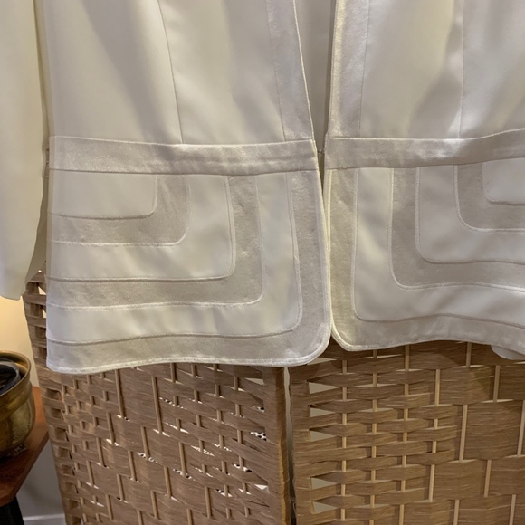 🤍HOST PICK🤍 Vintage 80s white oversized blazer with satin trim details - Picture 12 of 15
